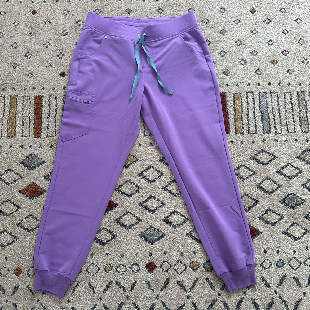 FIGS Zamora Jogger Scrub Pants size medium!